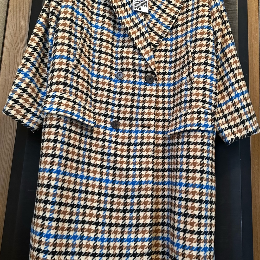 Chic Houndstooth Coat with Blue Accents: Kahlana Barfield Brown